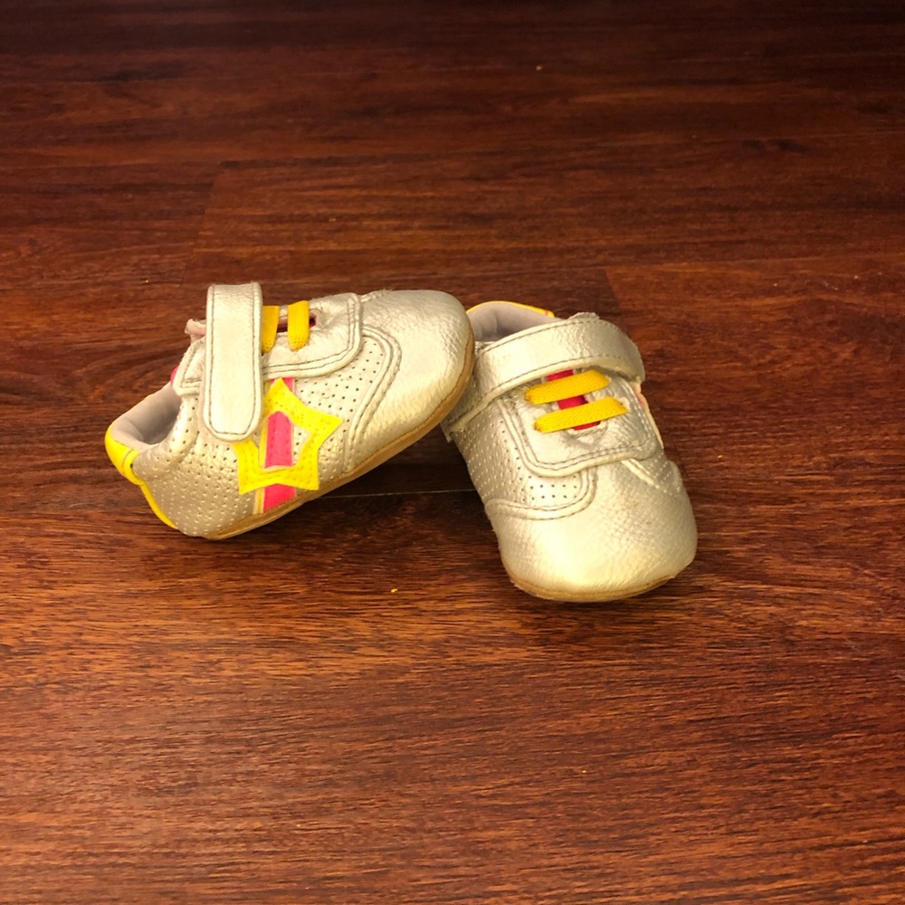 ADORABLE  little girl shoes!